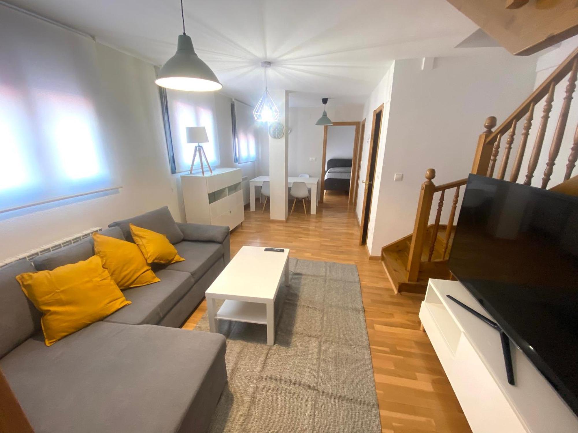 Apartamento Centrico Con Garaje Jaca Luaran gambar