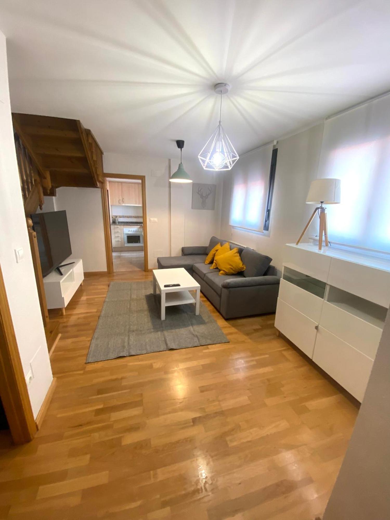 Apartamento Centrico Con Garaje Jaca Luaran gambar